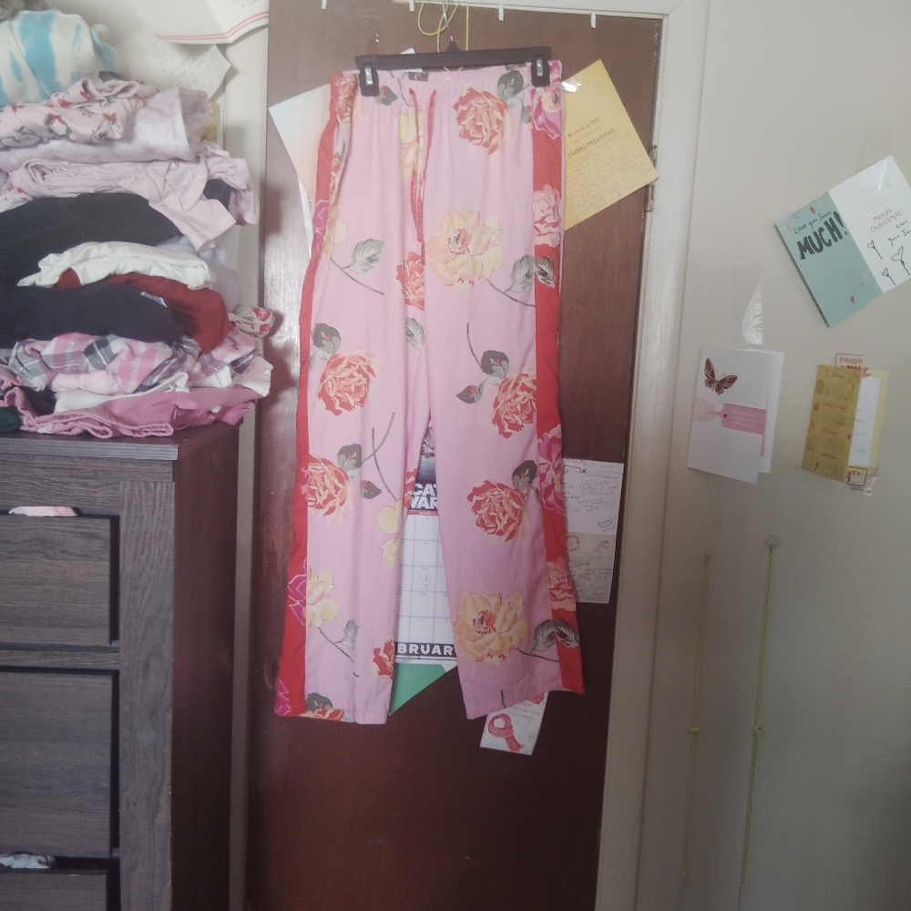 VICTORIA SECRET Sateen Silky Floral Pajama Pants - Medium - Picture 3 of 9